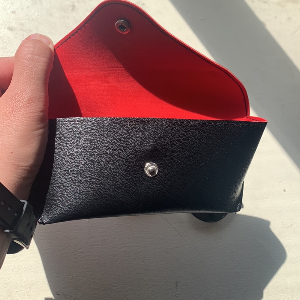 NWT Sunglasses & Case - Picture 2 of 5
